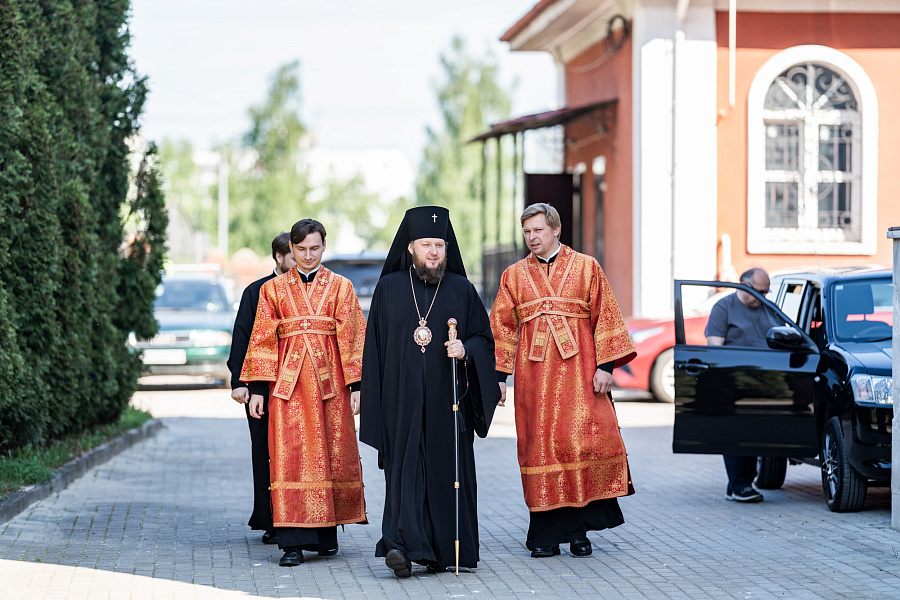 Божественная литургия во Всехсвятском храме города Серпухова